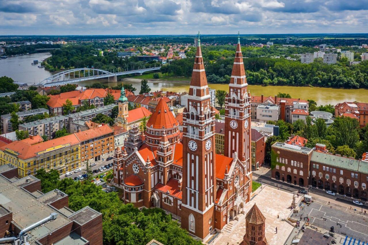 Rudi Es Ficko Lakosztaly Apartment Szeged Luaran gambar